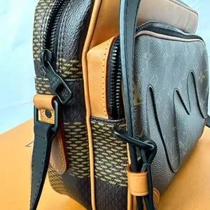 ショルダーバッグ Louis Vuitton Nigo Nil Messenger Damier Ebene Giant Brown Preloved - Louis Vuitton x Nigo Damier Ebene Giant Brown Nil